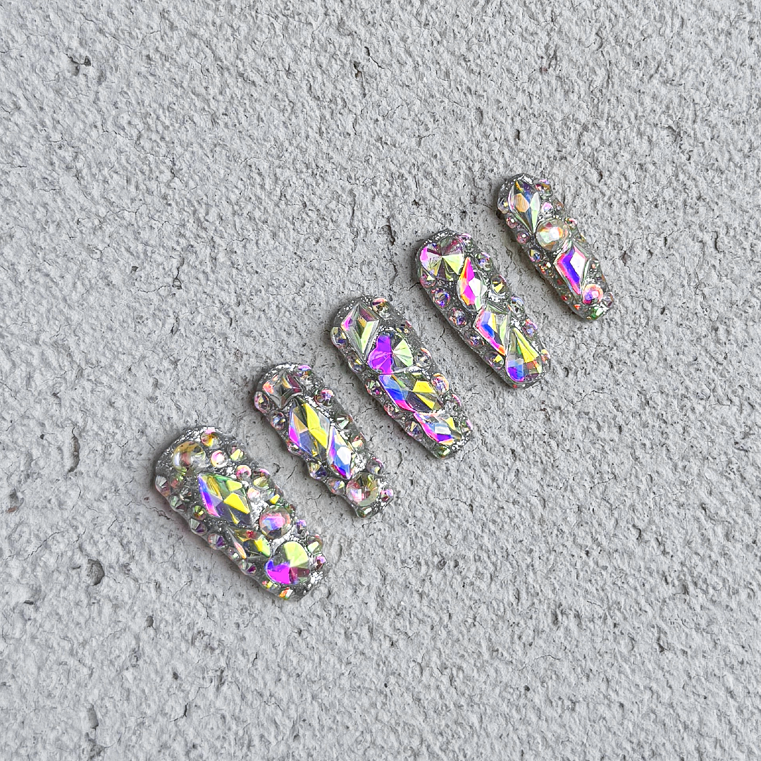 Fincloset handmade long coffin-shaped silver holographic press-on nails with multi-sized rhinestones, bold and luxurious style