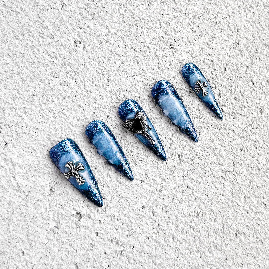 Fincloset Aqua Cross Navy Blue Stiletto Press-On Nails with 3D texture and cross embellishments, cool and bold style handmade false nails