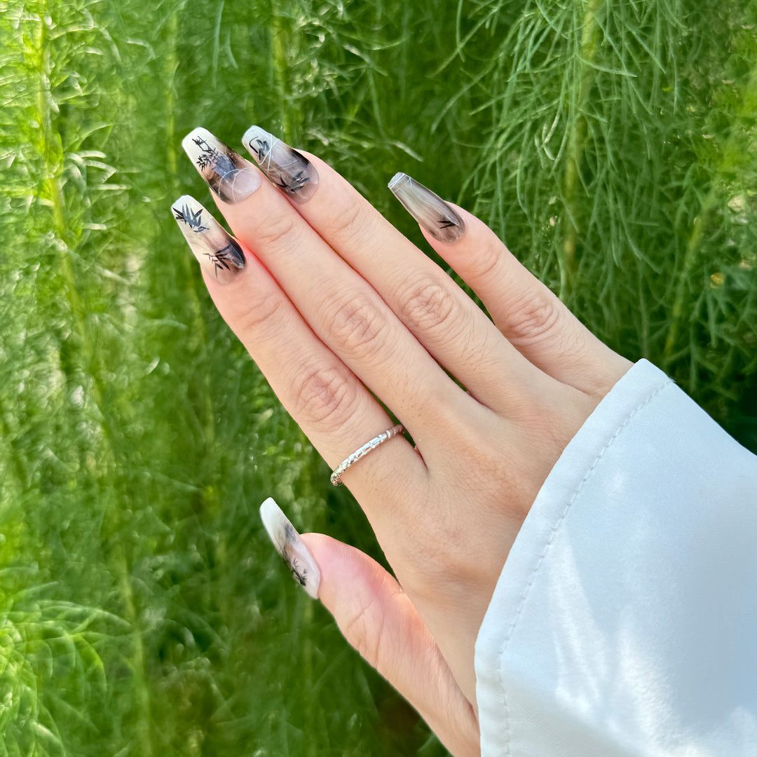 Fincloset handmade coffin-shaped press-on nails with white base, black ink wash bamboo art, and Chinese calligraphy, exuding serene elegance and cultural charm.