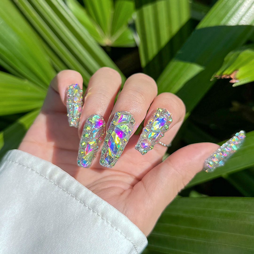 Fincloset handmade long coffin-shaped silver holographic press-on nails with multi-sized rhinestones, bold and luxurious style