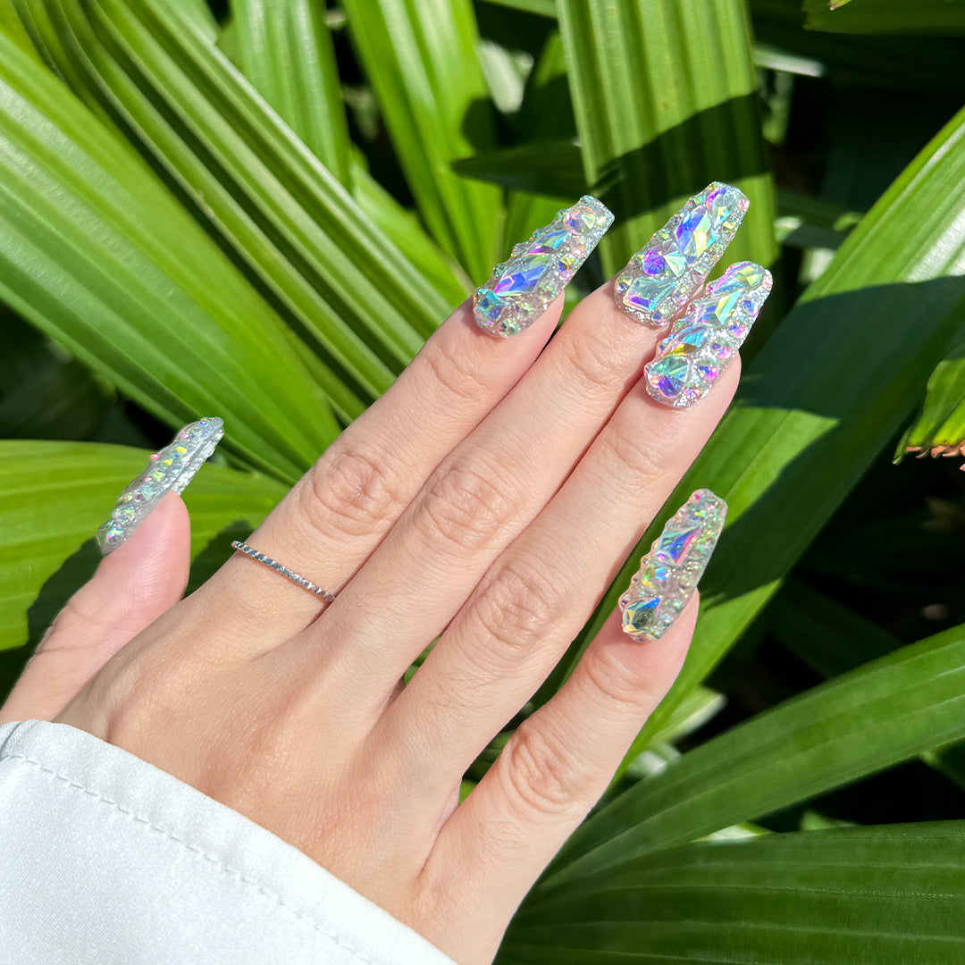 Fincloset handmade long coffin-shaped silver holographic press-on nails with multi-sized rhinestones, bold and luxurious style